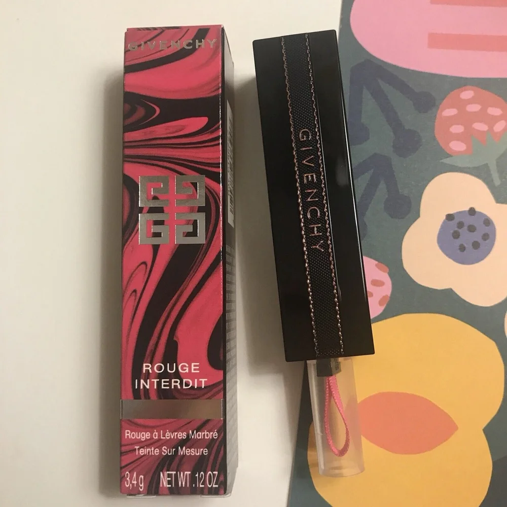 Givenchy rouge interdict